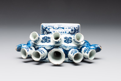 A blue and white Dutch Delft heart-shaped tulip vase, early 18th C.