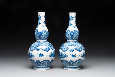 A pair of blue and white Dutch Delft double gourd vases with leopards, late 17th C.