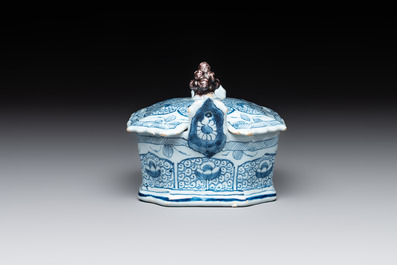A blue and white Dutch Delft butter tub and cover with a berry finial, 18th C.