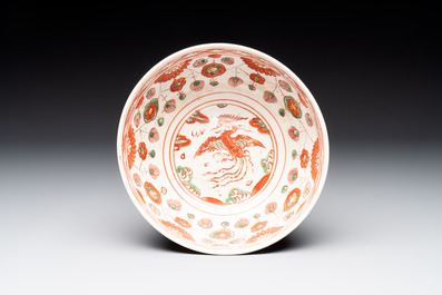 A Chinese wucai 'dragon and phoenix' bowl, Shi 石 mark, Transitional period