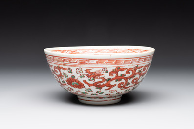 A Chinese wucai 'dragon and phoenix' bowl, Shi 石 mark, Transitional period
