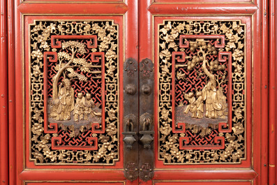 A large and fine Chinese gilt-red-lacquered cabinet with figures and antiquities, 19th C.