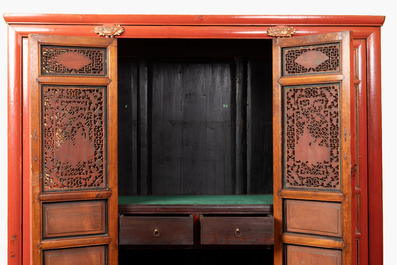 A large and fine Chinese gilt-red-lacquered cabinet with figures and antiquities, 19th C.
