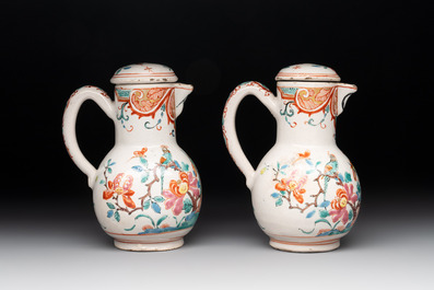 A rare polychrome Dutch Delft petit feu cruet set of two jugs and covers on a stand, 18th C.