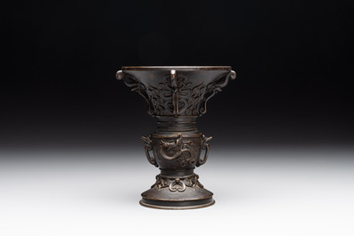 A Japanese bronze 'gu' vase with 'chilong' design, Edo, 18th C.