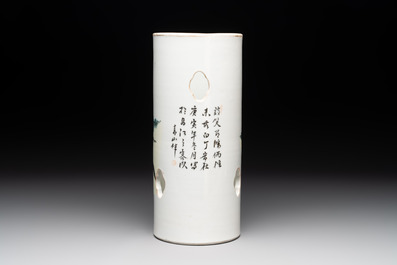 A Chinese qianjiang cai 'immortal and poem' hat stand, 19/20th C.
