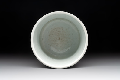 A Chinese famille rose 'butterflies and flowers' brush pot, 19th C.