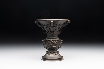 A Japanese bronze 'gu' vase with 'chilong' design, Edo, 18th C.
