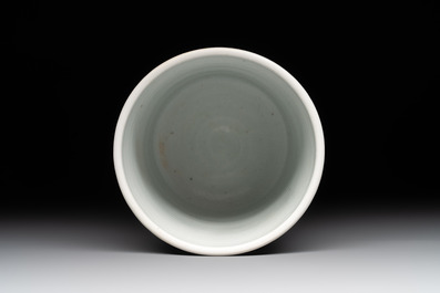 A Chinese famille verte brush pot with figural design, Kangxi