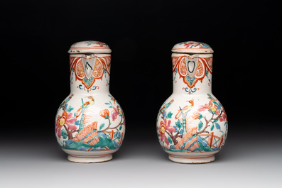 A rare polychrome Dutch Delft petit feu cruet set of two jugs and covers on a stand, 18th C.