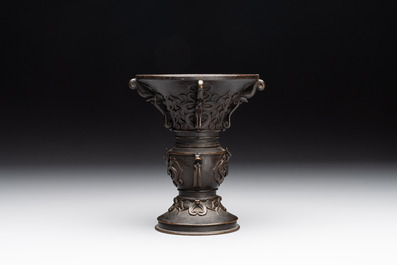 A Japanese bronze 'gu' vase with 'chilong' design, Edo, 18th C.
