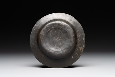 A pewter 'dobbelier' or saucer dish, The Netherlands, 16/17th C.