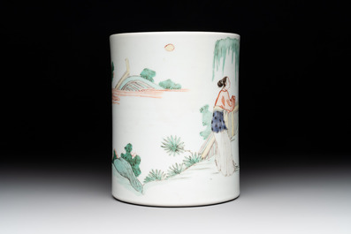 A Chinese famille verte brush pot with figural design, Kangxi