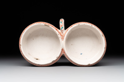 A rare polychrome Dutch Delft petit feu cruet set of two jugs and covers on a stand, 18th C.
