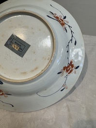 A pair of Chinese verte-Imari 'The Yang family female generals 楊門女將' dishes, Kangxi