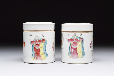 A pair of Chinese famille rose 'Wu Shuang Pu' boxes and covers, 19th C.