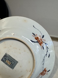A pair of Chinese verte-Imari 'The Yang family female generals 楊門女將' dishes, Kangxi