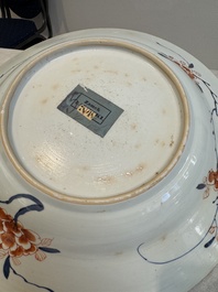 A pair of Chinese verte-Imari 'The Yang family female generals 楊門女將' dishes, Kangxi