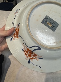 A pair of Chinese verte-Imari 'The Yang family female generals 楊門女將' dishes, Kangxi