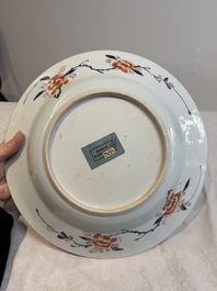 A pair of Chinese verte-Imari 'The Yang family female generals 楊門女將' dishes, Kangxi