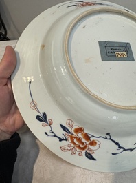 A pair of Chinese verte-Imari 'The Yang family female generals 楊門女將' dishes, Kangxi