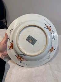 A pair of Chinese verte-Imari 'The Yang family female generals 楊門女將' dishes, Kangxi