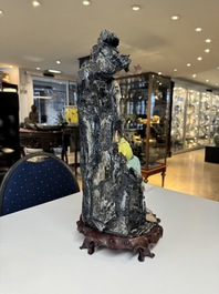 A Chinese polychrome-glazed group with Vanavasin, Qianlong mark, 19th C.
