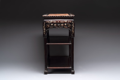 A Chinese mother-of-pearl inlaid hongmu three-tier console table with marble top, 19/20th C.
