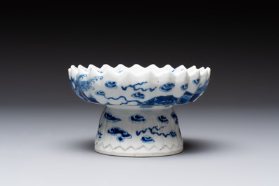 A Chinese Thai market 'Buddhist lions' vessel and an offering tazza, 19th C.