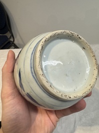 A Chinese blue and white 'dragon' plate and a 'floral' jarlet, Yongzheng mark, 17/18th C.