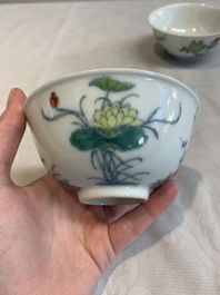 A pair of Chinese doucai bowls with floral design, Yu Qing Tang 玉慶堂製 mark, 19th C.