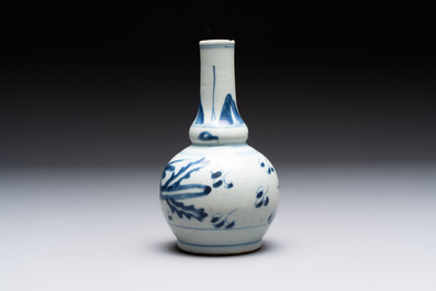 Four Chinese blue and white wares for the Vietnamese market, chơi ngọc 玩玉 and Jiaqing mark, 19th C.