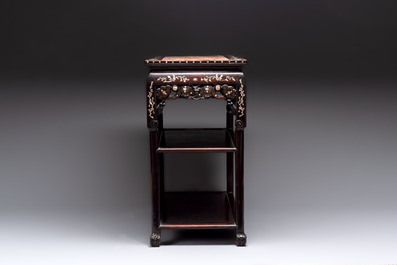 A Chinese mother-of-pearl inlaid hongmu three-tier console table with marble top, 19/20th C.
