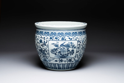 A large Chinese blue and white 'He Lu Tong Chun 鶴鹿同春' fish bowl, 19th C.