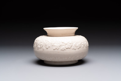 A rare Chinese Dehua blanc de Chine vase with floral design, Kangxi