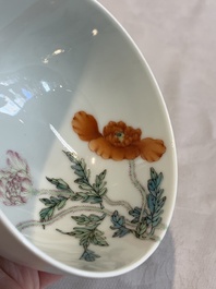 A fine Chinese famille rose bowl with floral design, Yongzheng mark, 20th C.