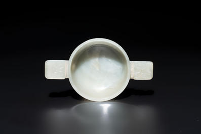 A Chinese white jade bowl with ruyi-shaped handles, wooden cover and stand, 18/19th C.