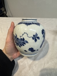 A Chinese blue and white 'dragon' plate and a 'floral' jarlet, Yongzheng mark, 17/18th C.