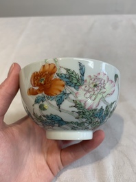A fine Chinese famille rose bowl with floral design, Yongzheng mark, 20th C.