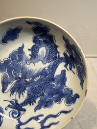 A Chinese blue and white 'dragon' plate and a 'floral' jarlet, Yongzheng mark, 17/18th C.