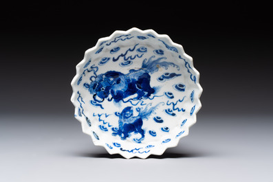 A Chinese Thai market 'Buddhist lions' vessel and an offering tazza, 19th C.
