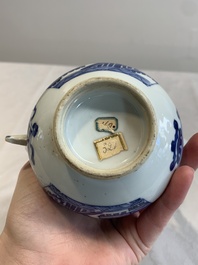 A Chinese blue and white ewer and cover, Kangxi