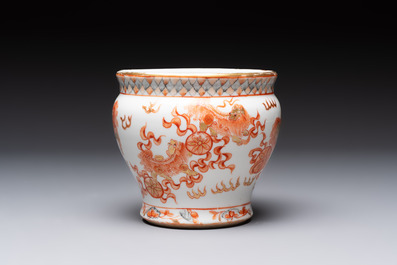 A Chinese Thai market 'Buddhist lions' vessel and an offering tazza, 19th C.