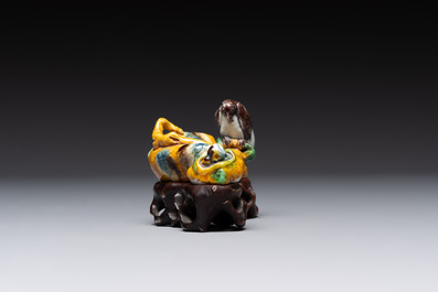 Six Chinese porcelain and glass brush rests, 19/20th C.