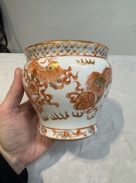 A Chinese Thai market 'Buddhist lions' vessel and an offering tazza, 19th C.