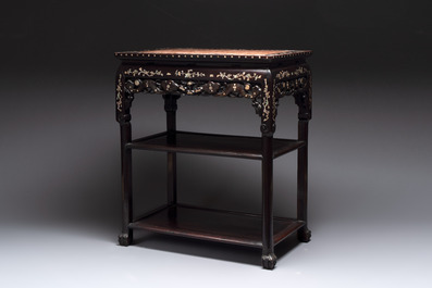 A Chinese mother-of-pearl inlaid hongmu three-tier console table with marble top, 19/20th C.