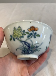 A pair of Chinese doucai bowls with floral design, Yu Qing Tang 玉慶堂製 mark, 19th C.