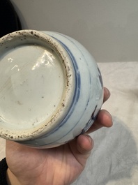 A Chinese blue and white 'dragon' plate and a 'floral' jarlet, Yongzheng mark, 17/18th C.