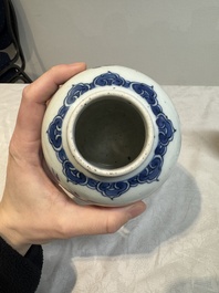 A Chinese blue and white 'dragon' plate and a 'floral' jarlet, Yongzheng mark, 17/18th C.