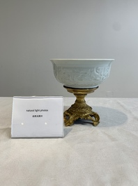 A Chinese white-glazed 'anhua' 'chilong' bowl on gilt bronze stand, 18/19th C.